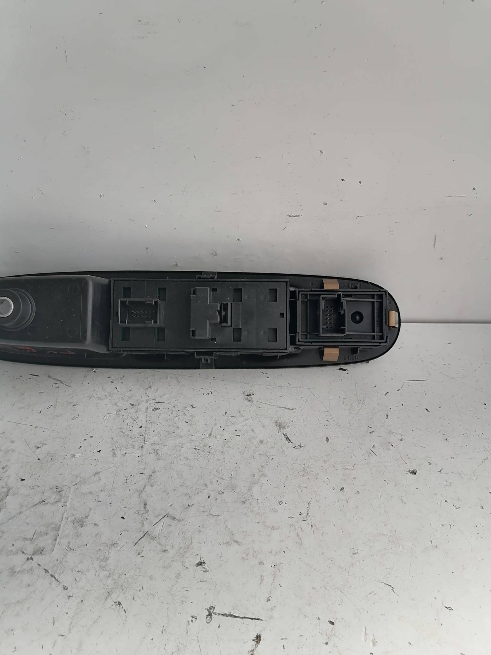 Interruttore alzacristalli porta ant.